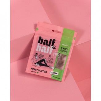 Лакомства для котят Half&Half в форме мясных кусочков с индейкой, 50 г от